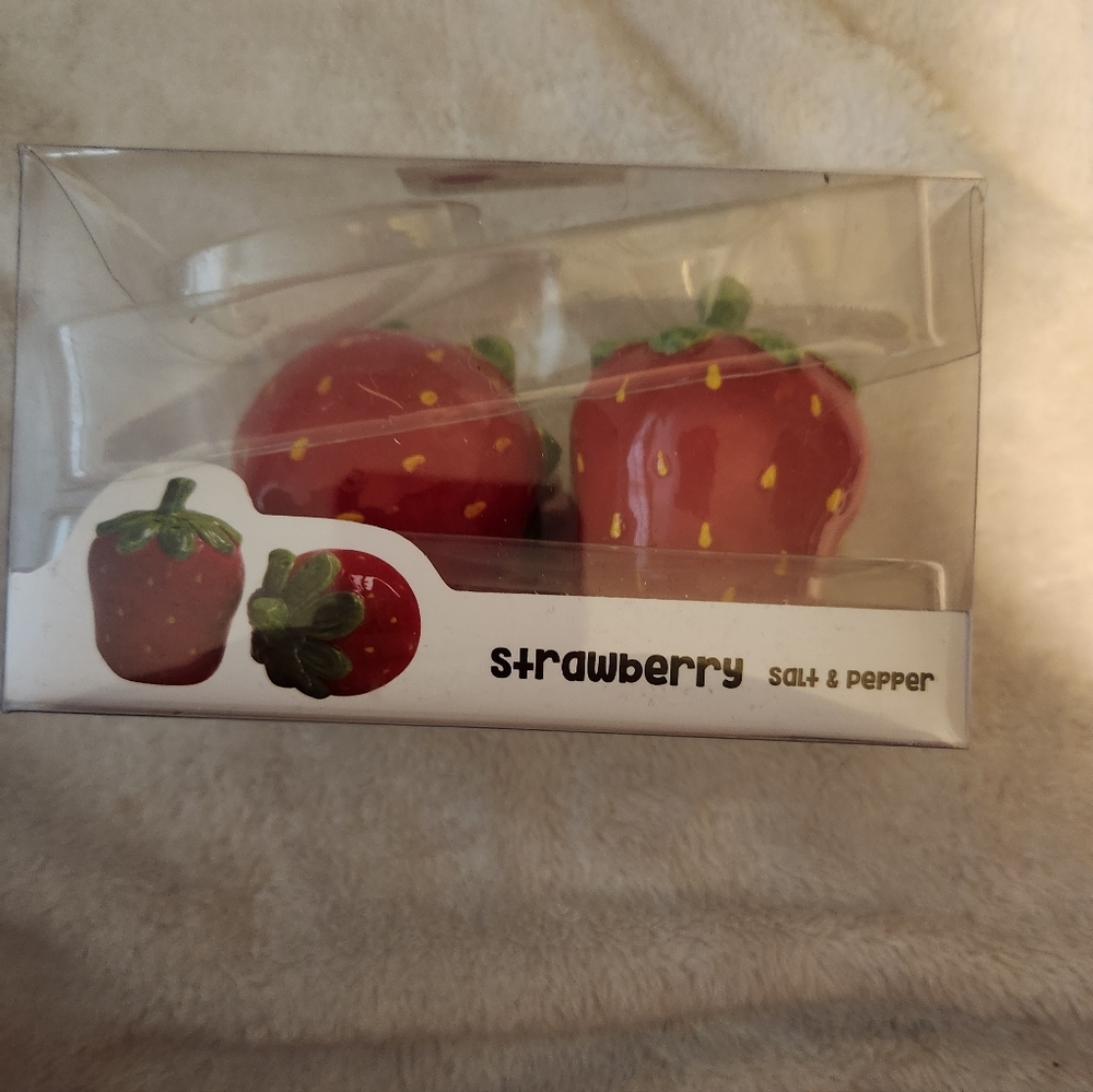 Strawberry Salt and Pepper Shakers/ Strawberry Freeze Pop Molds Combo